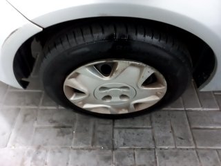 FORD FIESTA FLEX Pneu dianteiro esq.