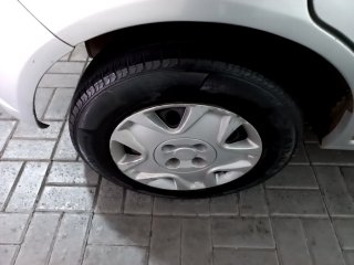 FORD FIESTA FLEX Pneu traseiro dir.