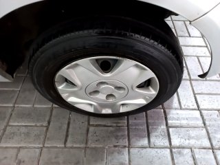 FORD FIESTA FLEX Pneu traseiro esq.