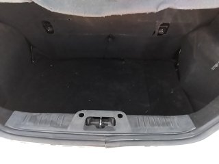 FORD FIESTA HA 1.6L SE A Porta malas