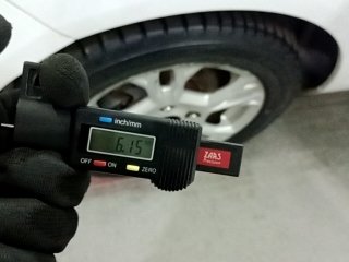 FORD FIESTA HA 1.6L SEAB Pneu dianteiro esq.