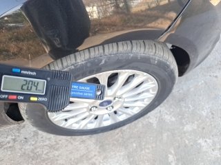 FORD FIESTA HA 1.6L TI A Pneu dianteiro dir.