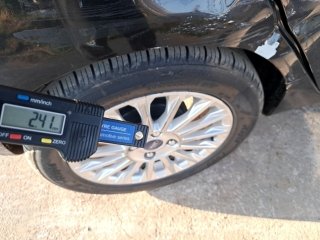 FORD FIESTA HA 1.6L TI A Pneu traseiro dir.