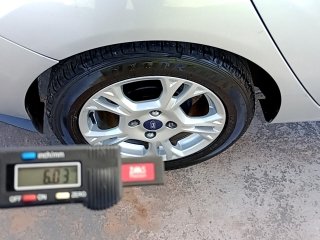 FORD FIESTA SD 1.6LSEA Pneu traseiro dir.