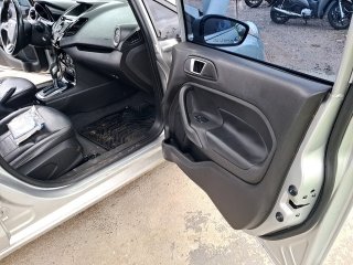 FORD FIESTA SD 1.6LTIA Porta e interior passageiro