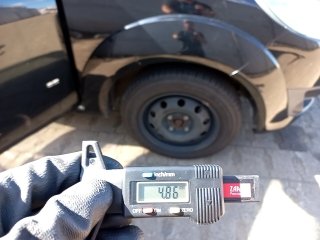 FORD FIESTA SEDAN FLEX Pneu dianteiro dir.