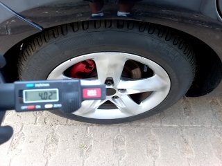 FORD FOCUS 2.0L FC Pneu traseiro dir.