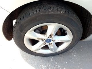 FORD FOCUS 2L HC FLEX Pneu traseiro dir.