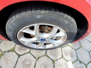 FORD FOCUS SE AT 2.0HC Pneu dianteiro dir.