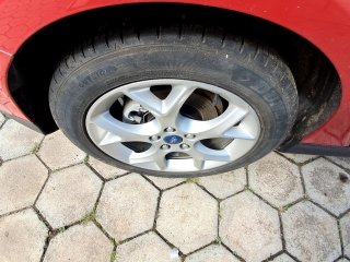 FORD FOCUS SE AT 2.0HC Pneu traseiro dir.