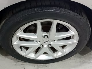 FORD FUSION  Pneu dianteiro dir.