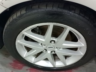 FORD FUSION  Pneu dianteiro esq.