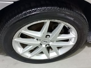 FORD FUSION  Pneu traseiro dir.