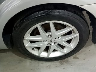 FORD FUSION  Pneu traseiro esq.