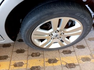 FORD FUSION Pneu traseiro esq.