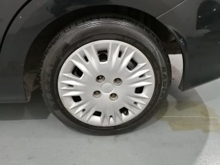 FORD KA ADVANCED 1.5 SDB 1.5 4p Pneu traseiro esq.