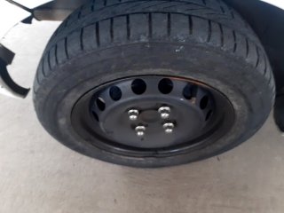 FORD KA SE 1.0 HA B Pneu traseiro dir.