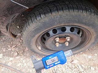 FORD KA SE 1.0 HA B Pneu traseiro dir.