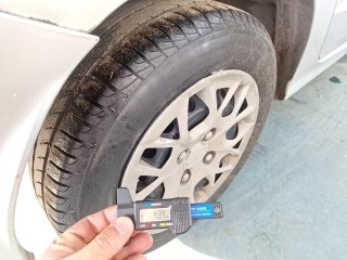 FORD KA SE 1.5 SD B Pneu traseiro dir.