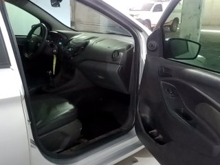 FORD KA SE 1.5 SD B Porta e interior passageiro