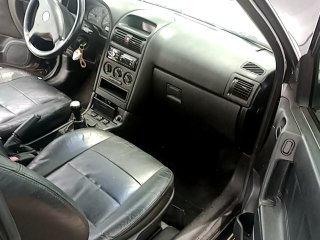 GM ASTRA HB 2P ADVANTAGE Porta e interior passageiro