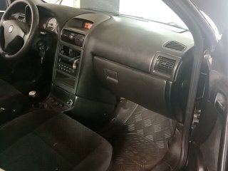 GM ASTRA HB 4P ADVANTAGE Porta e interior passageiro