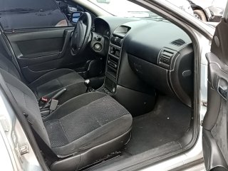 GM ASTRA HB 4P ADVANTAGE Porta e interior passageiro