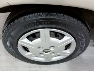 GM CLASSIC LIFE Pneu traseiro dir.