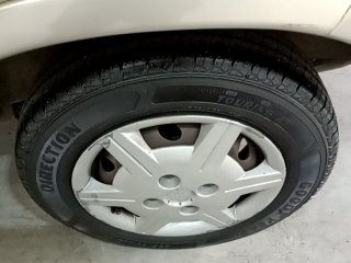GM CLASSIC LIFE Pneu traseiro esq.