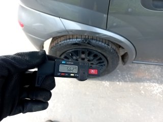 GM CORSA HATCH MAXX Pneu traseiro dir.