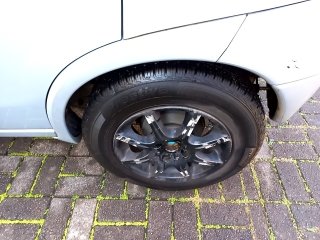GM CORSA HATCH MAXX Pneu traseiro esq.