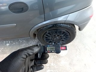 GM CORSA HATCH MAXX Pneu traseiro esq.