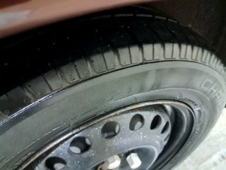 GM CORSA SEDAN MAXX Pneu traseiro dir.