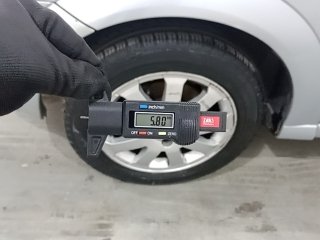 GM MERIVA MAXX Pneu dianteiro esq.