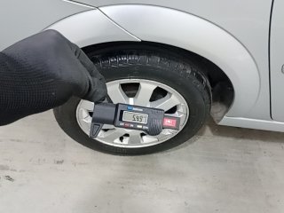 GM MERIVA MAXX Pneu traseiro dir.