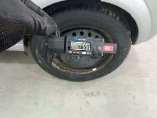 GM MERIVA MAXX Pneu traseiro esq.