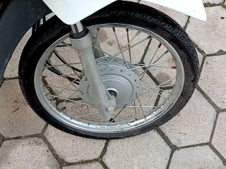 HONDA BIZ 110I Pneu dianteiro esq.