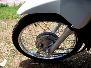 HONDA BIZ 110I Pneu dianteiro esq.