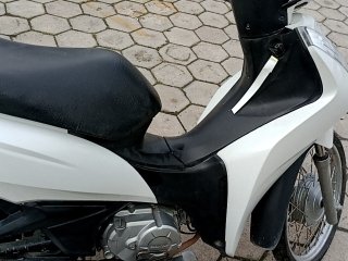 HONDA BIZ 110I Porta e interior passageiro