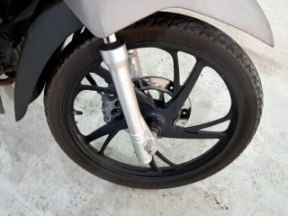 HONDA BIZ 125 Pneu dianteiro dir.