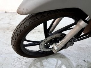 HONDA BIZ 125 Pneu dianteiro esq.