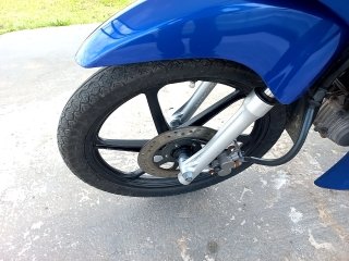HONDA BIZ 125 Pneu dianteiro esq.