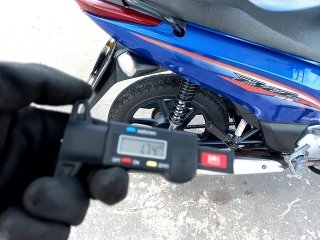 HONDA BIZ 125 Pneu traseiro dir.