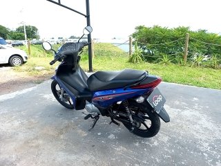 HONDA BIZ 125 Traseira Motorista