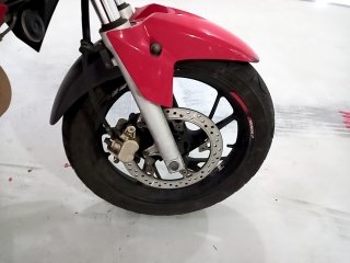HONDA CB 250F TWISTER Pneu dianteiro dir.