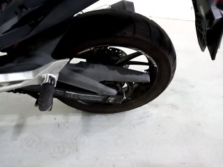 HONDA CB 250F TWISTER Pneu traseiro esq.