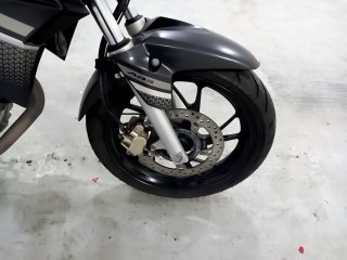 HONDA CB250F/TWISTER ABS Pneu dianteiro dir.