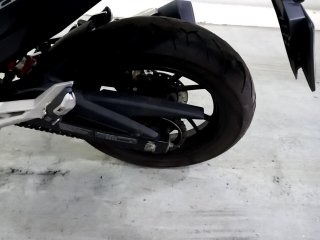 HONDA CB250F/TWISTER ABS Pneu traseiro esq.