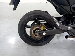 HONDA CB600F HORNET Pneu traseiro dir.