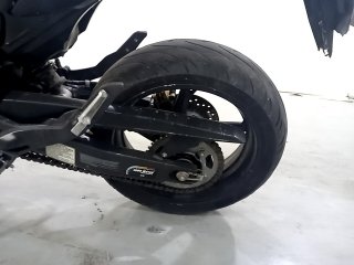 HONDA CB600F HORNET Pneu traseiro esq.